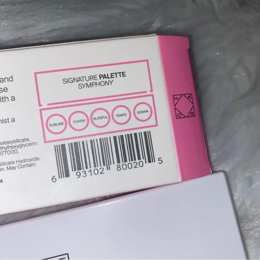 NIB OFRA COSMETICS eyeshadow palette